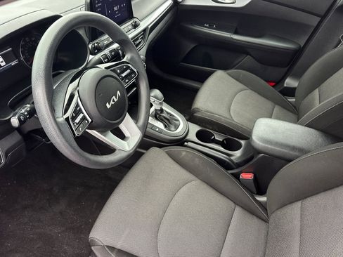 Used 2022 Kia Forte LXS w/ LXS Technology Package image 9