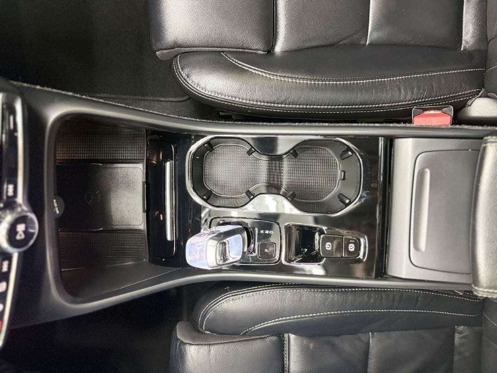 Used 2023 Volvo XC40 B5 Plus AWD/4WD image 22