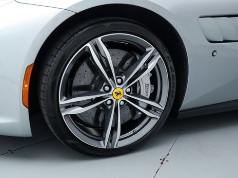 Certified 2018 Ferrari GTC4Lusso image 11