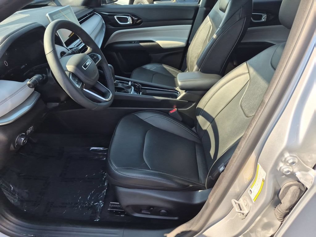 Certified 2025 Jeep Compass Limited w/ Elite Group AWD/4WD image 12