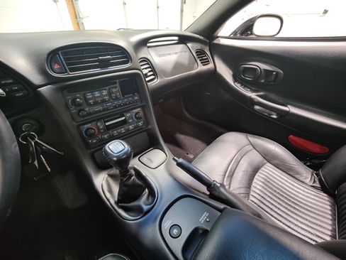 Used 2004 Chevrolet Corvette Coupe w/ Preferred Equipment Group image 29