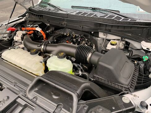 Certified 2025 Ford F150 Platinum w/ Equipment Group 702A High AWD/4WD image 32