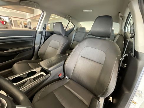 Used 2023 Nissan Altima 2.5 SV image 10