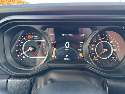 Used 2025 Jeep Wrangler Unlimited Sahara AWD/4WD image 17