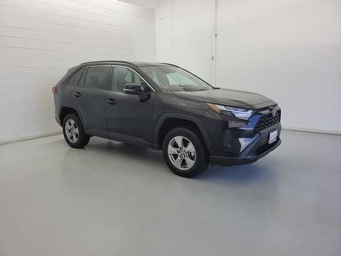 Used 2025 Toyota RAV4 XLE FWD image 4