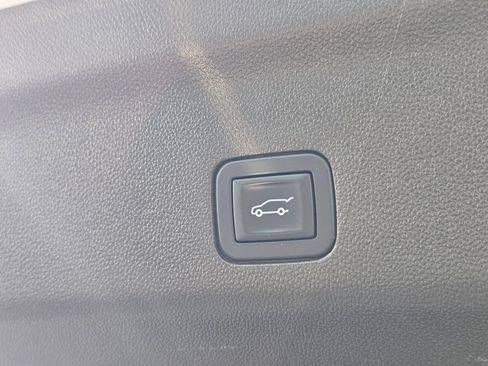 Used 2025 GMC Yukon XL Elevation AWD/4WD image 17
