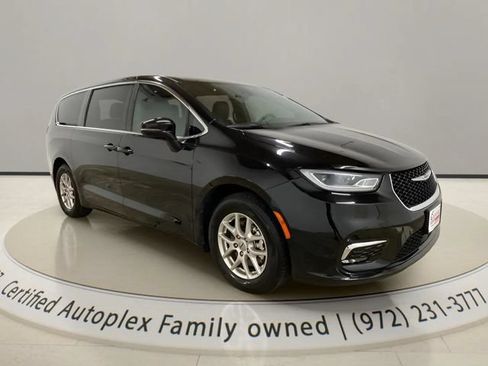 Used 2025 Chrysler Pacifica Select FWD image 7
