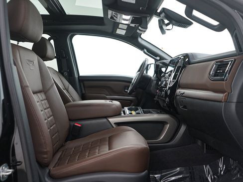 Used 2022 Nissan Titan Platinum Reserve w/ Moonroof Package image 10
