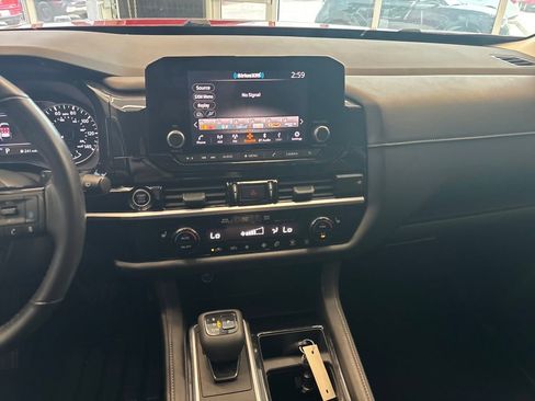 Used 2022 Nissan Pathfinder SV image 21