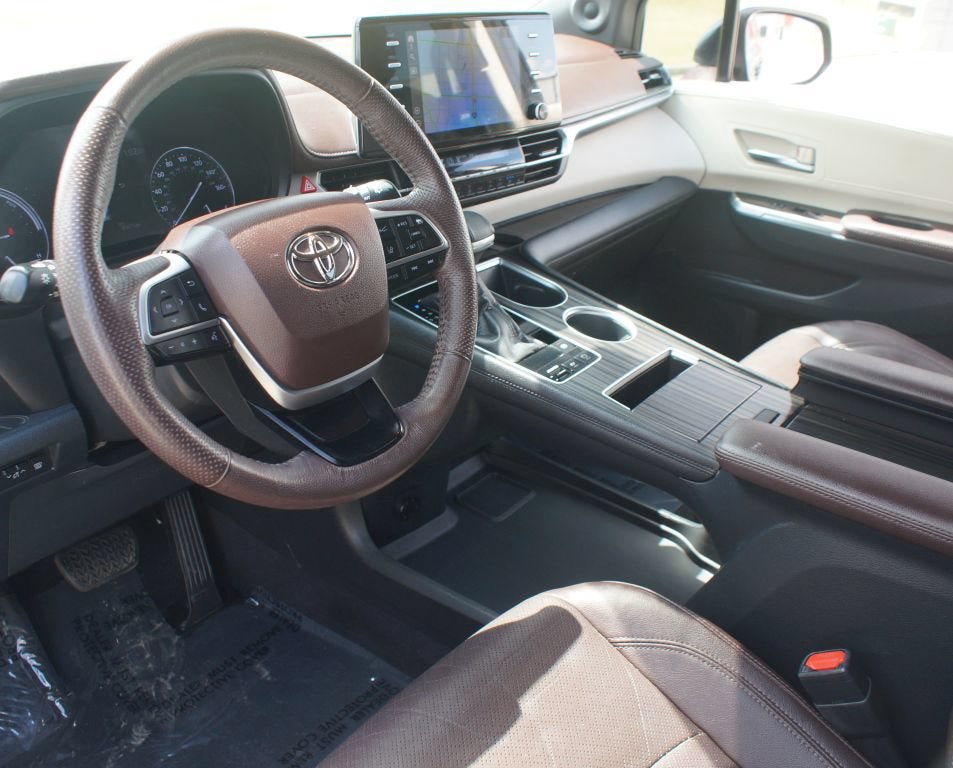 Used 2022 Toyota Sienna Platinum FWD image 16