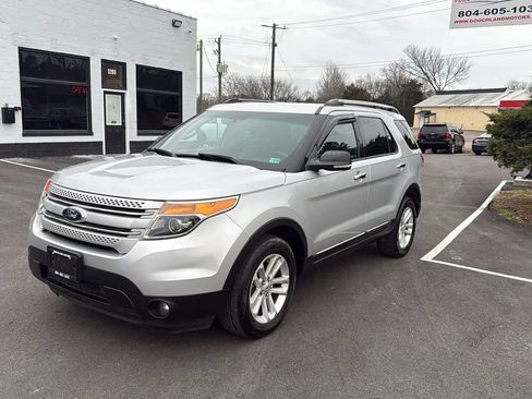 Used 2015 Ford Explorer XLT w/ Equipment Group 202A image 3