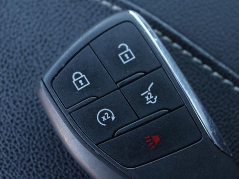 Used 2025 Chevrolet Traverse LT AWD/4WD image 16