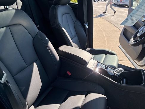 Certified 2024 Volvo XC40 B5 Plus w/ Climate Package AWD/4WD image 34