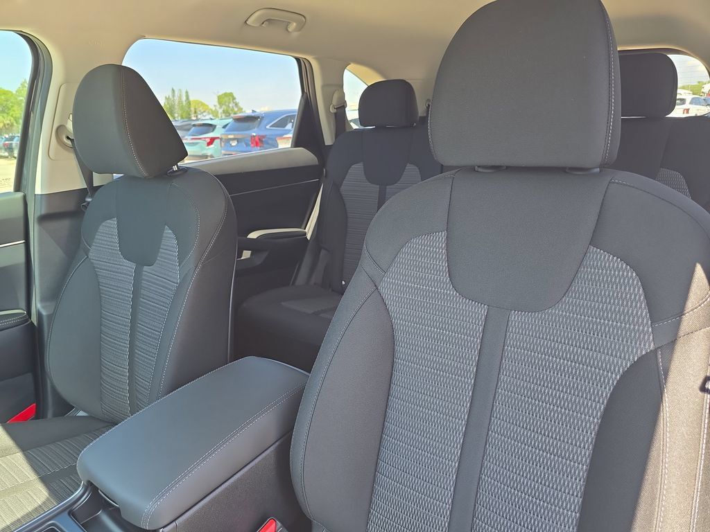 New 2026 Kia Sorento LX FWD image 21