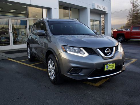 Used 2016 Nissan Rogue S w/ Appearance Package image 3