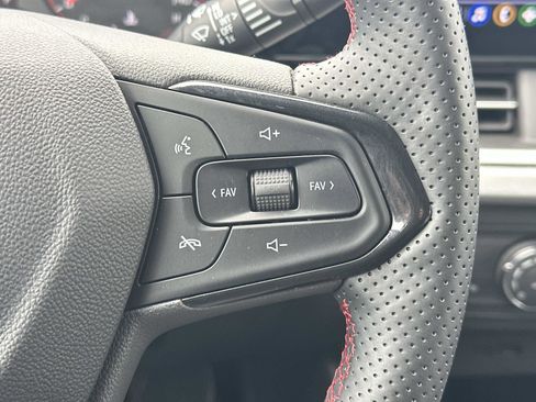 Certified 2024 Chevrolet Trax RS w/ Sunroof Package image 22