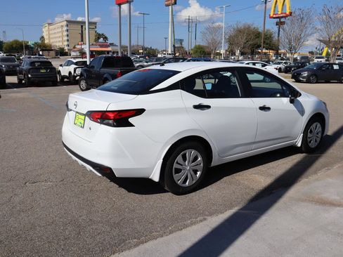 Used 2025 Nissan Versa S w/ Trunk Package image 12