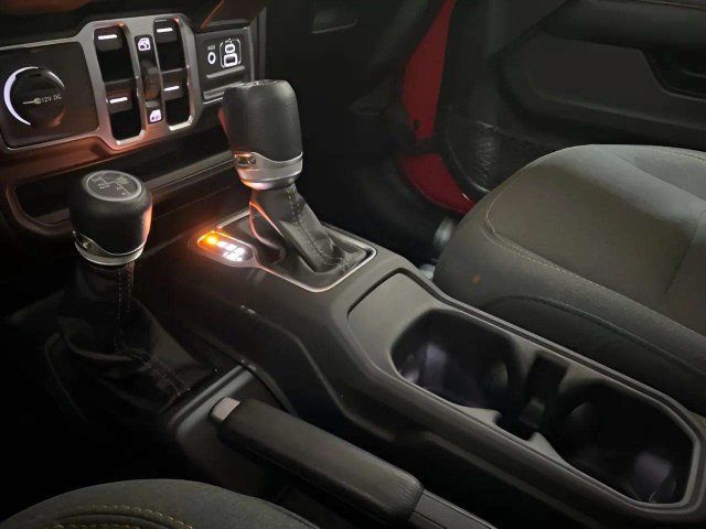 Used 2025 Jeep Wrangler Unlimited Sahara w/ Safety Group AWD/4WD image 52