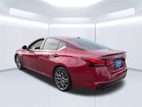 Used 2024 Nissan Altima 2.0 SR FWD image 3