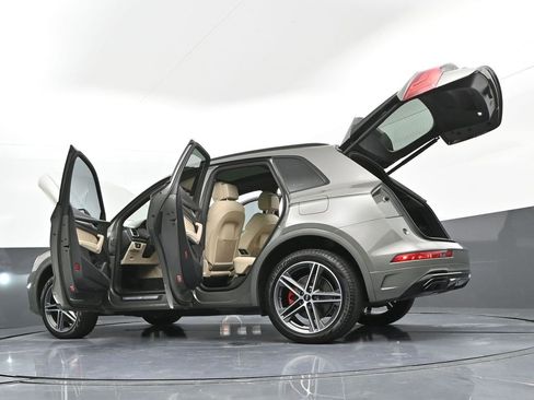 Used 2024 Audi Q5 e Premium Plus w/ Premium Plus Package image 52