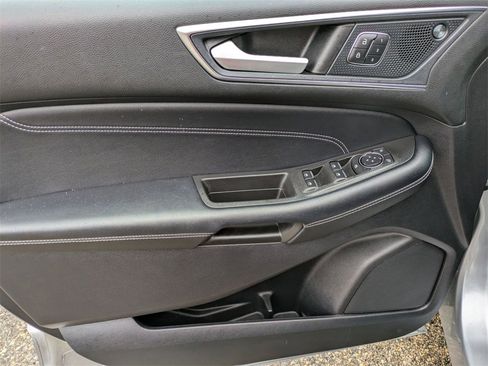 Used 2022 Ford Edge Titanium image 15