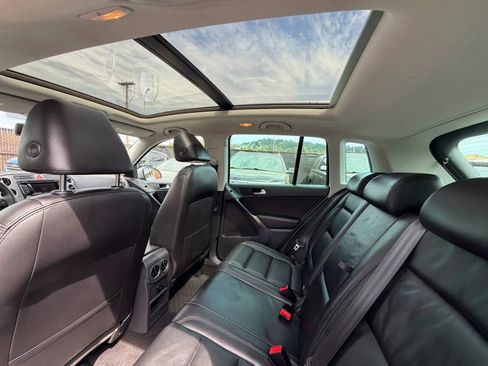 Used 2011 Volkswagen Tiguan SEL AWD/4WD image 23