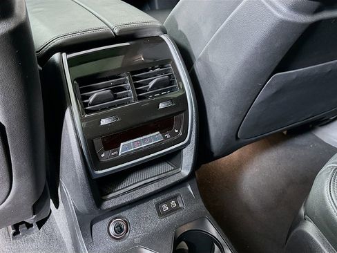 Used 2022 BMW X7 M50i w/ Cold Weather Package image 27