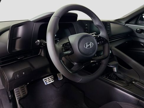 Used 2025 Hyundai Elantra Sport image 11