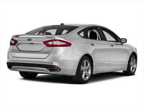 Used 2016 Ford Fusion SE FWD image 2