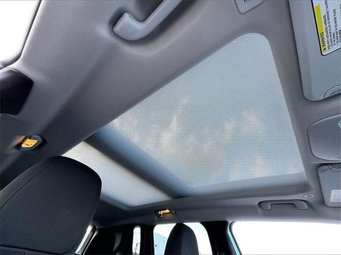 Used 2021 Jeep Renegade Latitude image 21