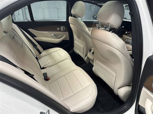 Used 2019 Mercedes-Benz E 300 4MATIC image 12