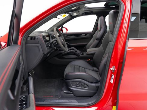 Used 2025 Porsche Cayenne GTS image 18