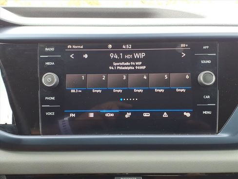 Certified 2022 Volkswagen Taos SE w/ Panoramic Sunroof Package image 21