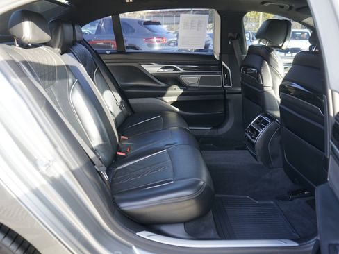 Used 2021 BMW 750i xDrive w/ Executive Package image 22