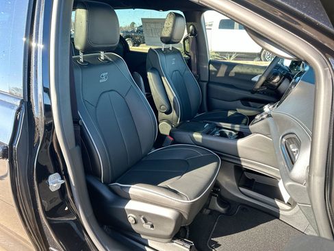 New 2026 Chrysler Pacifica Limited w/ S Appearance Package image 26