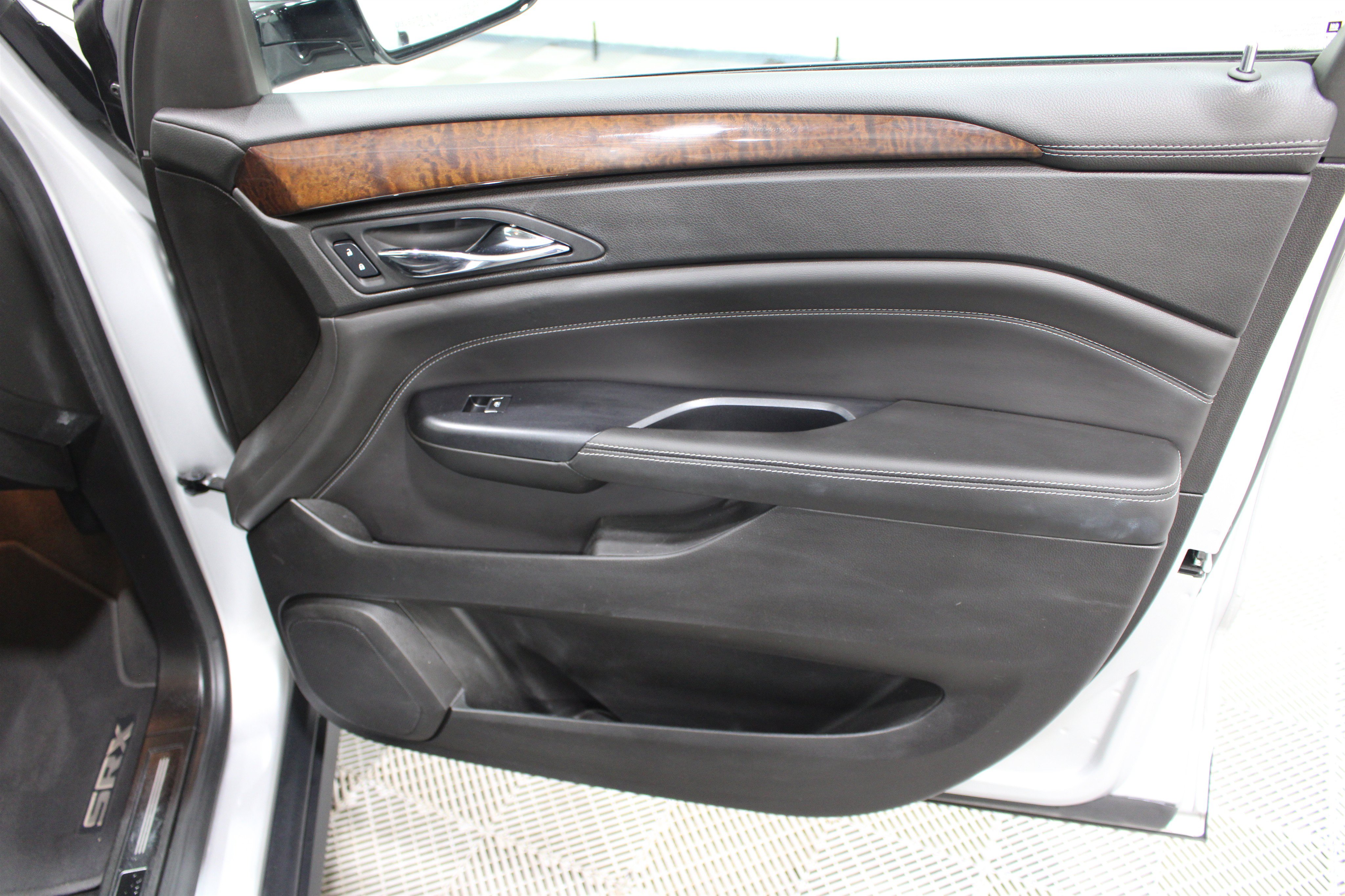 Used 2016 Cadillac SRX Luxury AWD/4WD image 28