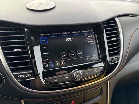 Used 2022 Chevrolet Trax LT w/ LT Convenience Package image 32