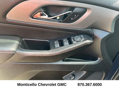 Used 2023 Chevrolet Traverse LT FWD image 11