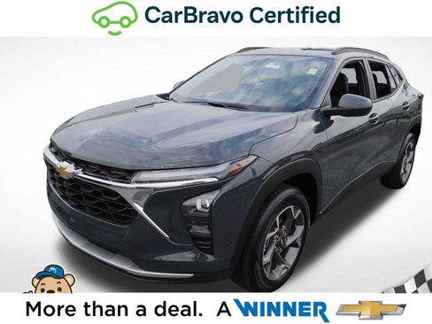Certified 2025 Chevrolet Trax LT w/ Driver Confidence Package FWD image 1