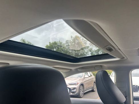 Used 2016 Lexus CT 200h w/ Navigation Package FWD image 7