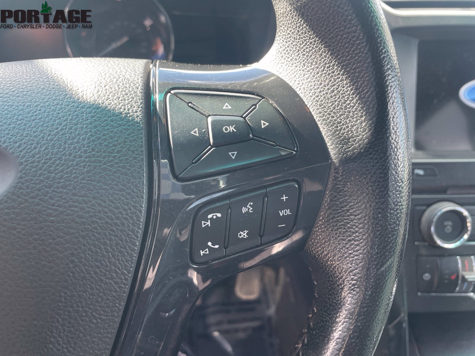 Used 2017 Ford Explorer XLT w/ Equipment Group 202A AWD/4WD image 13