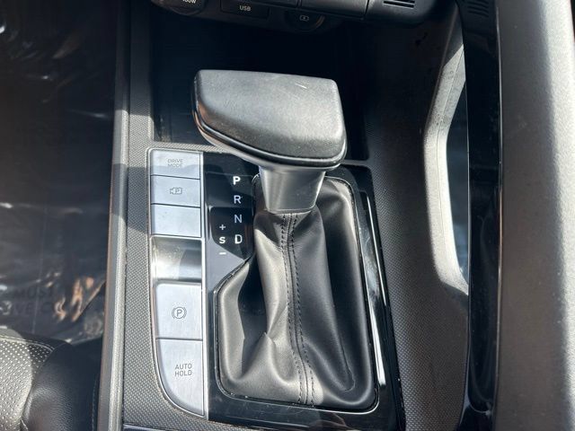Used 2022 Hyundai Elantra Limited FWD image 25