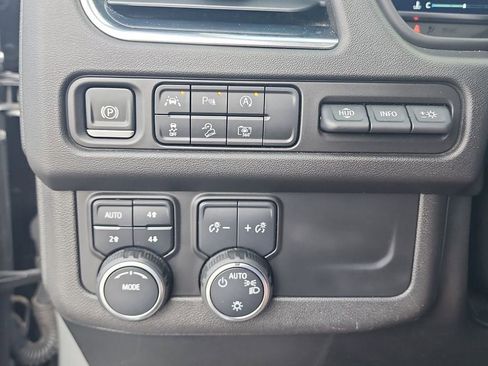 Certified 2023 Chevrolet Suburban High Country image 18