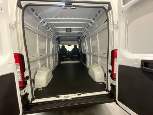 Used 2025 RAM ProMaster 2500 w/ Convenience Group FWD image 14
