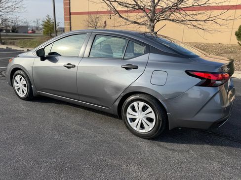 Used 2021 Nissan Versa S image 3