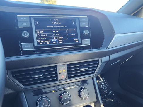 Used 2023 Volkswagen Jetta Sport image 11