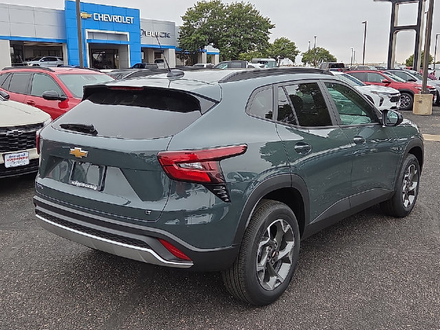 New 2026 Chevrolet Trax LT w/ LT Convenience Package FWD image 4