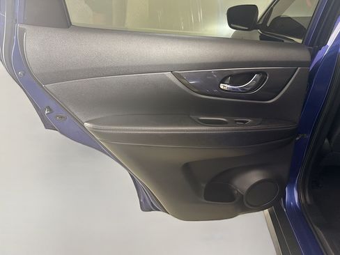 Used 2017 Nissan Rogue SV FWD image 26