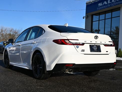 Used 2025 Toyota Camry SE AWD (Natl) image 14