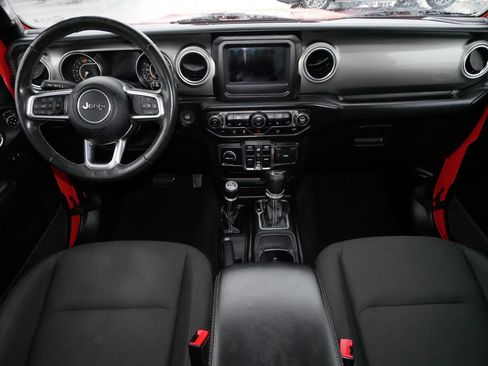 Used 2019 Jeep Wrangler Unlimited Sahara w/ Cold Weather Group image 10